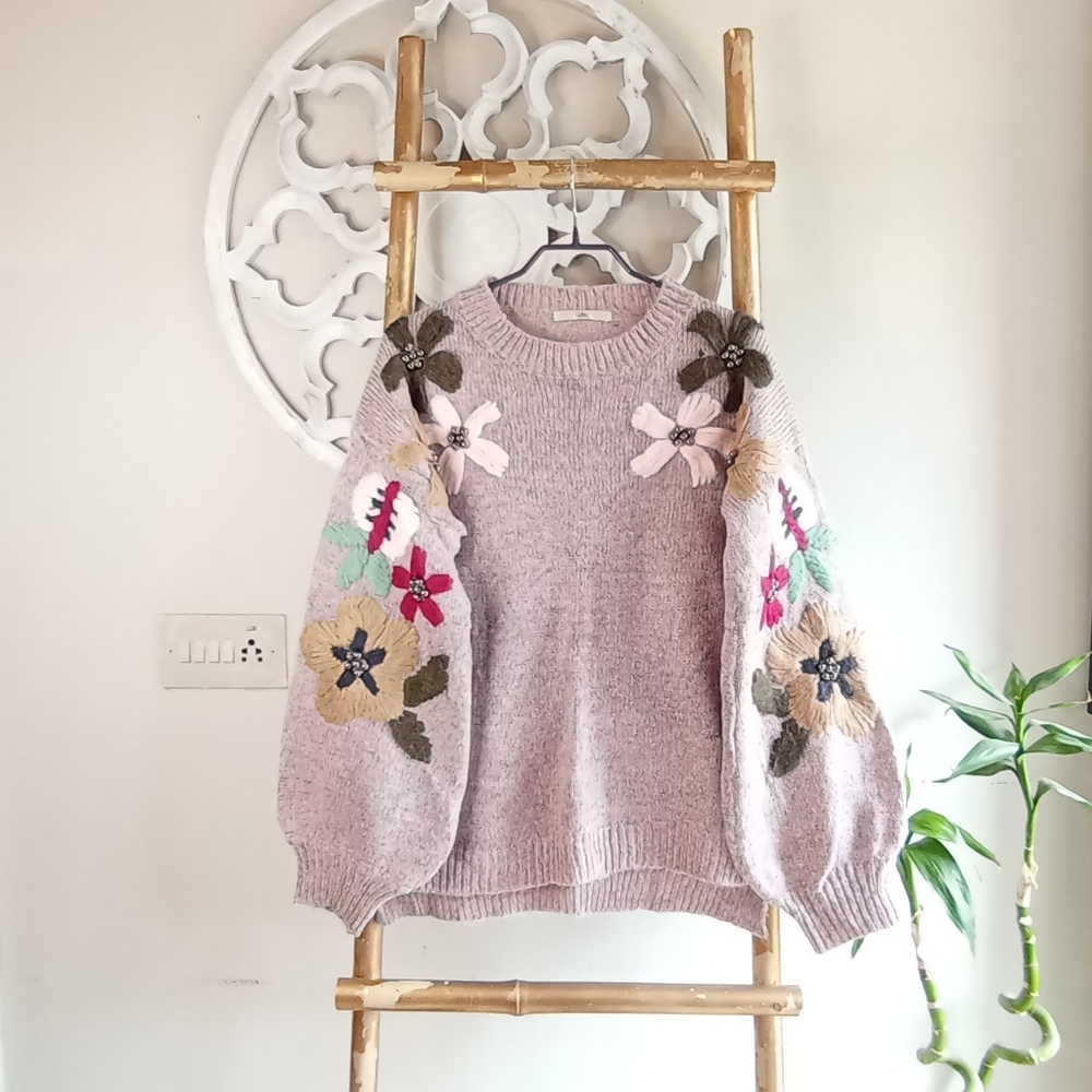 Embroidered Floral Oversized Sweater - Picture 15 of 17